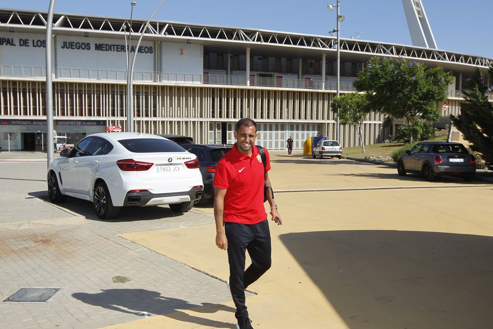 Nauzet Alemán, que debuta en convocatoria liguera, antes de subirse al bus con destino al aeropuerto.