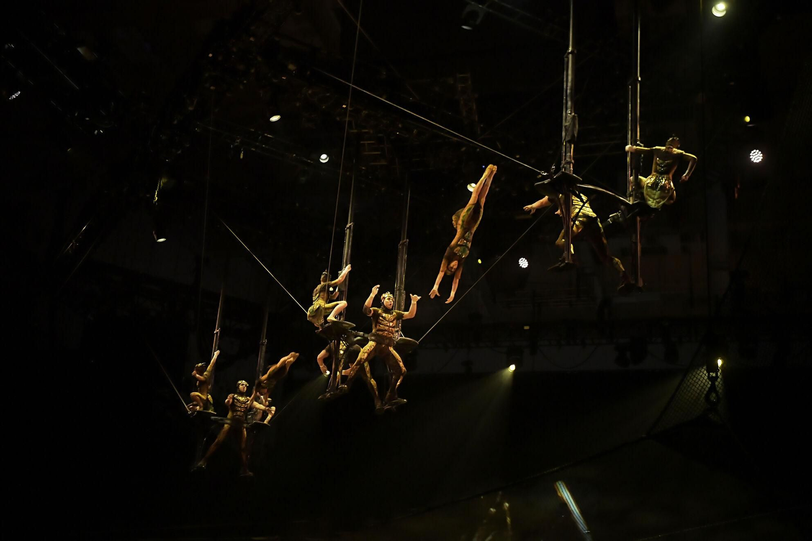 El Circo del Sol brilla en el Palacio de Deportes de Granada