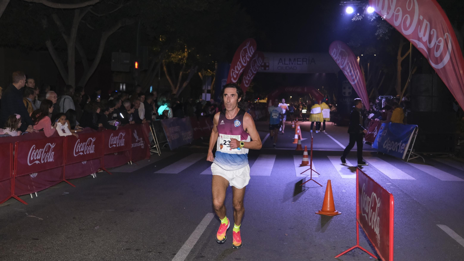 Imágenes de la XIV edición de la San Silvestre de Almería