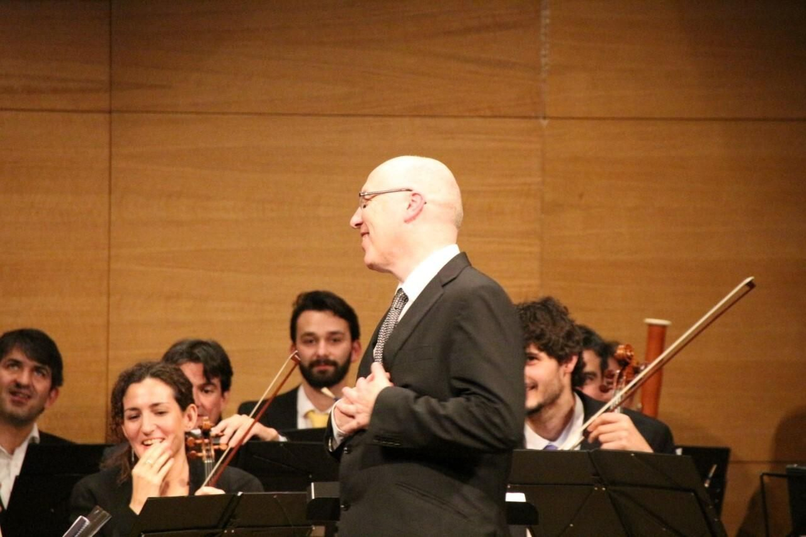 El director Michael Thomas con la Orquesta Barroca de Sevilla.