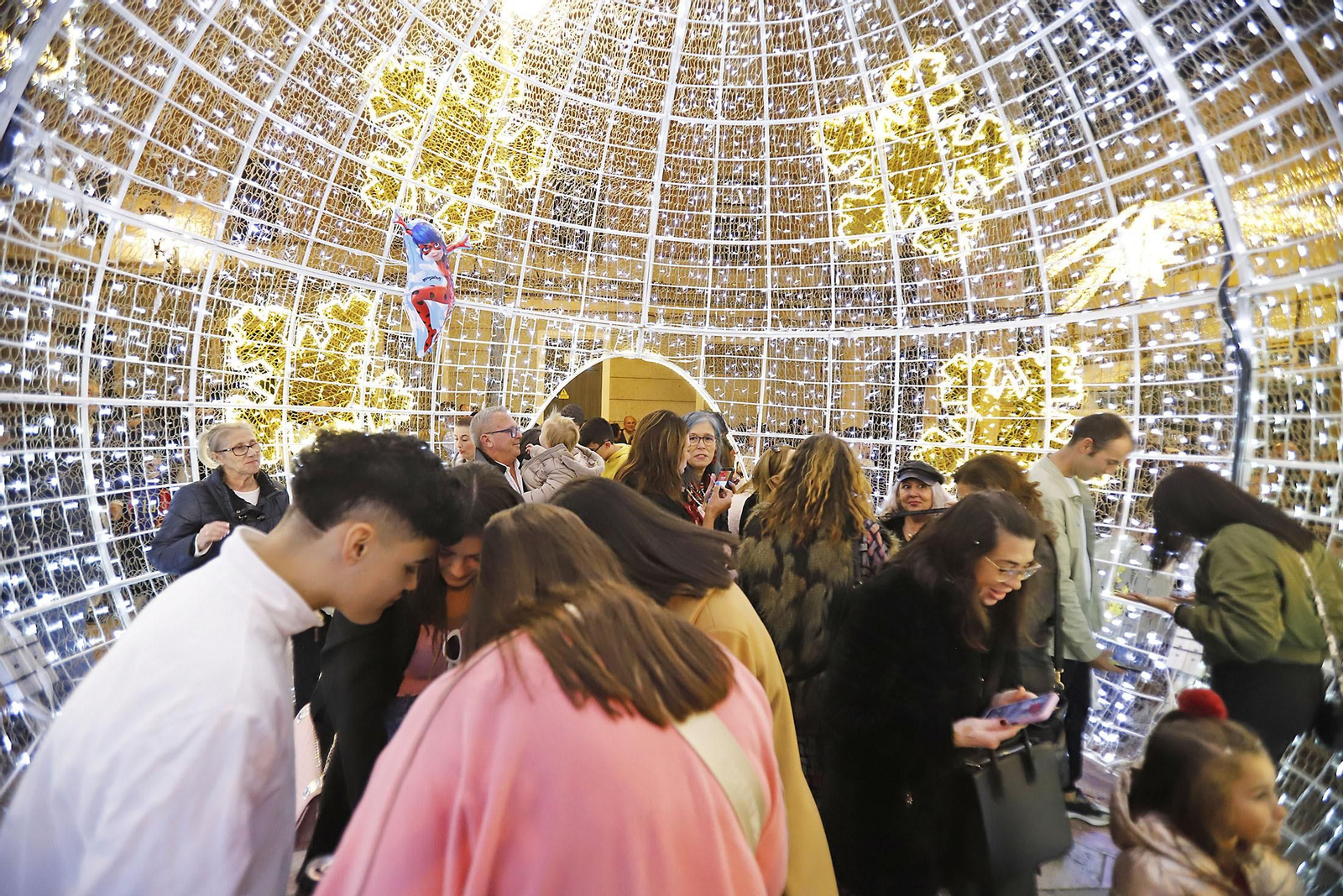 Imágenes del alumbrado navideño en las calles de Huelva