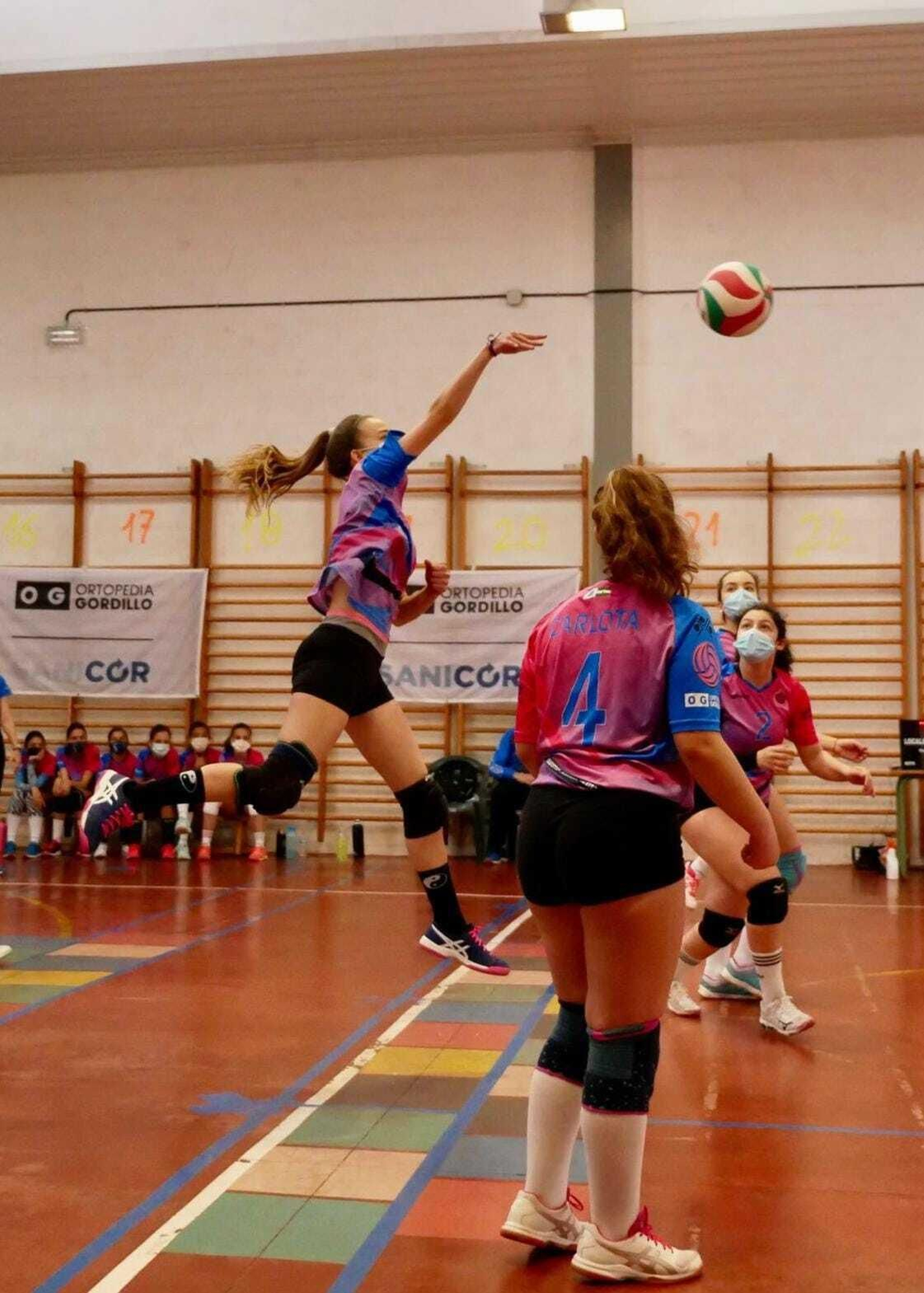 Un partido del conjunto onubense del Estuaria, de voleibol femenino. Un partido del conjunto onubense del Estuaria, de voleibol femenino.