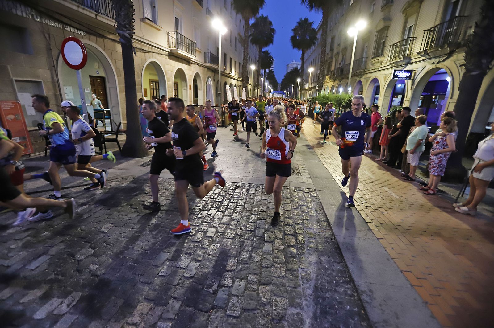 Imágenes de la Carrera Nocturna de Huelva