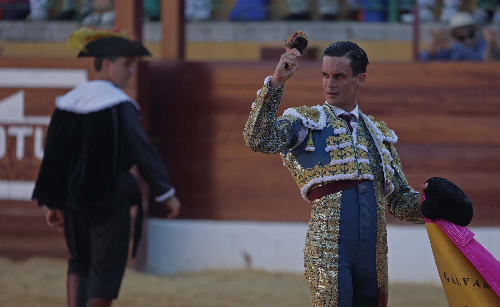 Fotos de la corrida del domingo de la Feria de La Línea: Emilio de Justo y David Galván