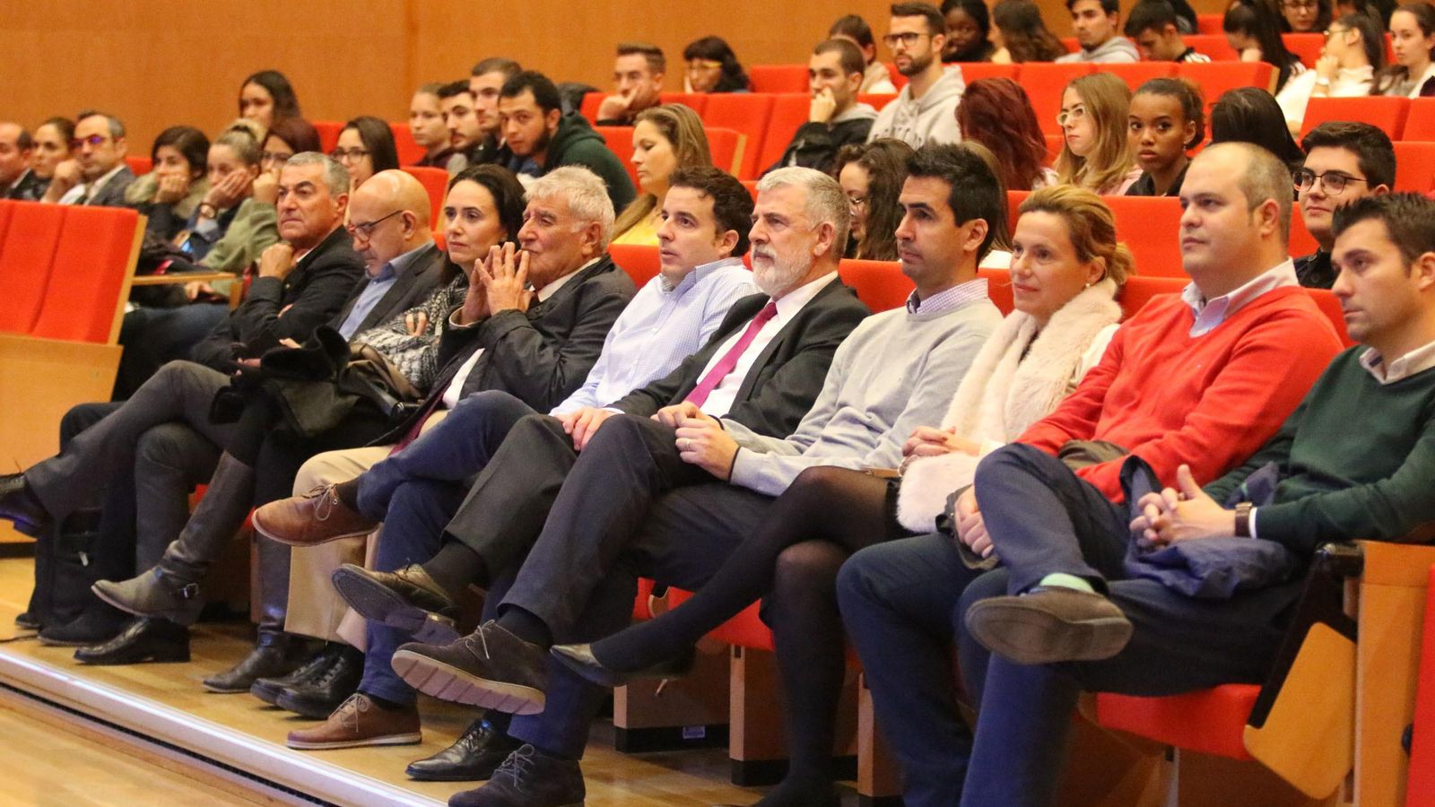 El Paraninfo de la UAL albergó la conferencia de Bertomeu.