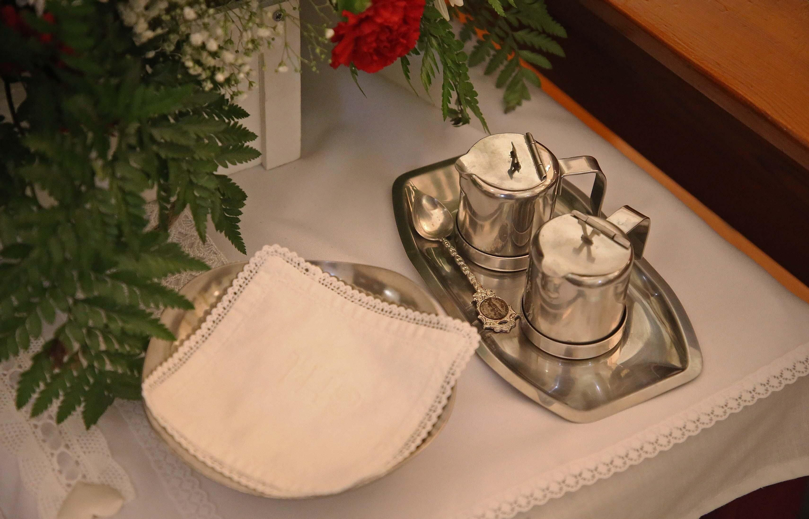 La ofrenda floral del Algeciras CF a la Virgen de la Palma, en imágenes