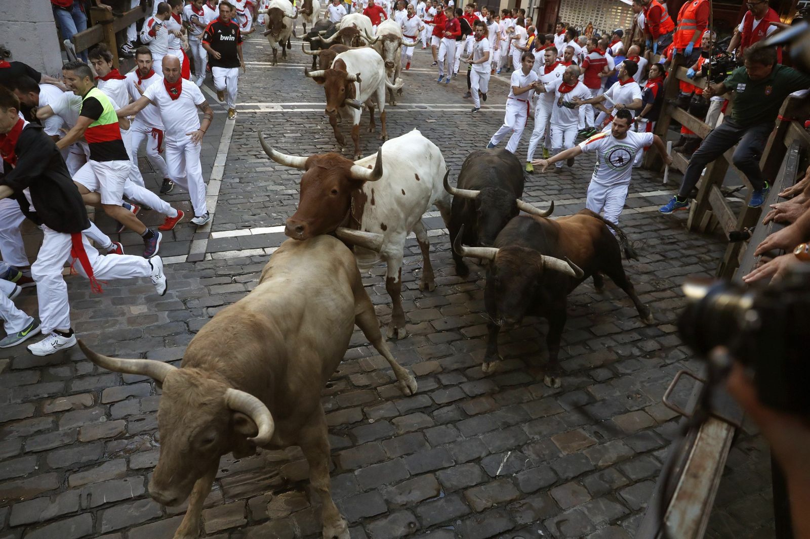 Las imágenes del sexto encierro de San Fermín 2019