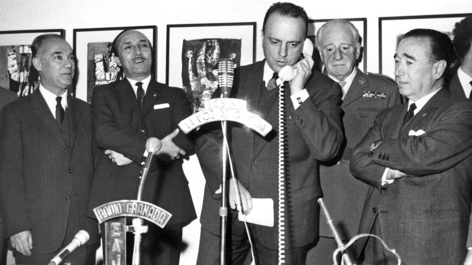 Manuel Fraga realiza la primera llamada telefónica desde el nuevo Parador el 6 de diciembre de 1966