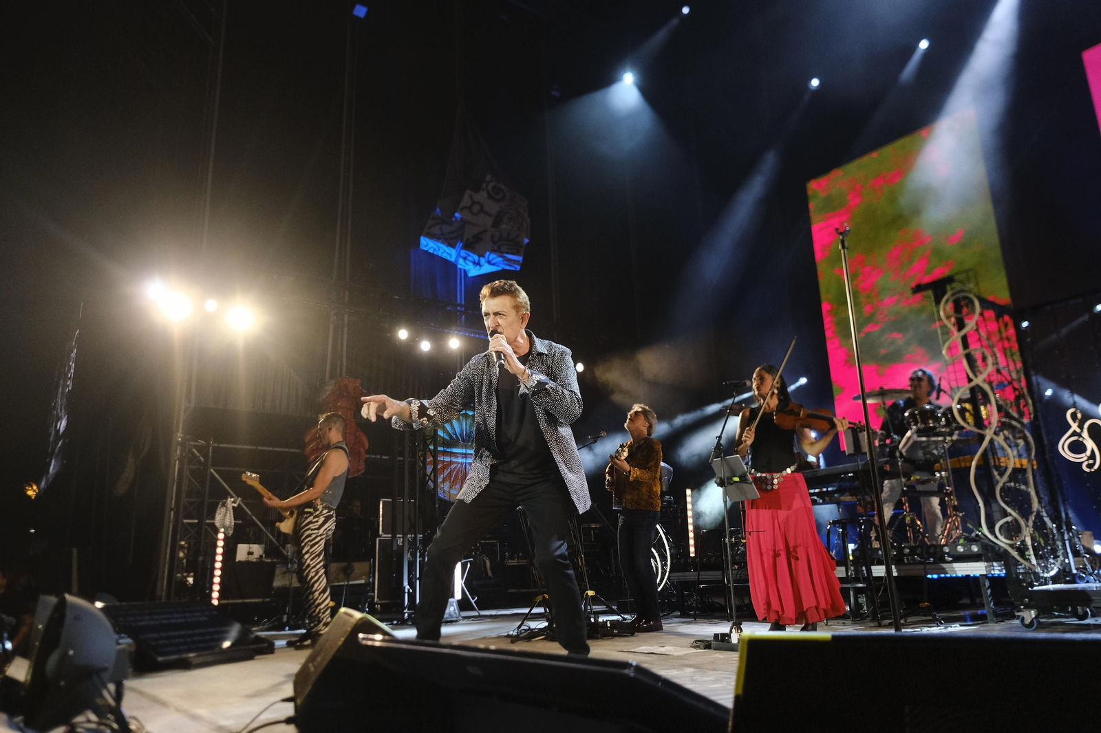 El concierto de Manolo García en el teatro de la Axerquía de Córdoba, en fotografías