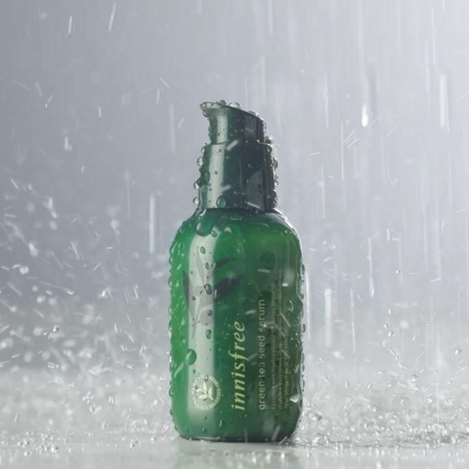 El sérum de semillas de árbol del té de Innisfree aporta energía a tu piel y previene el acné y la aparición de manchas.