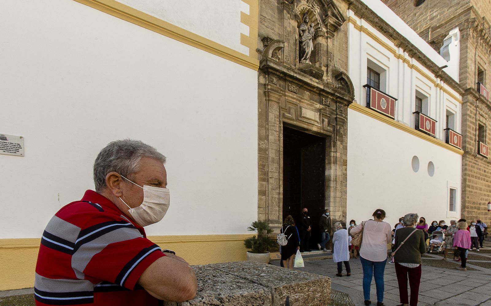 Imágenes de la celebración del día de la Virgen del Rosario en la iglesia de Santo Domingo