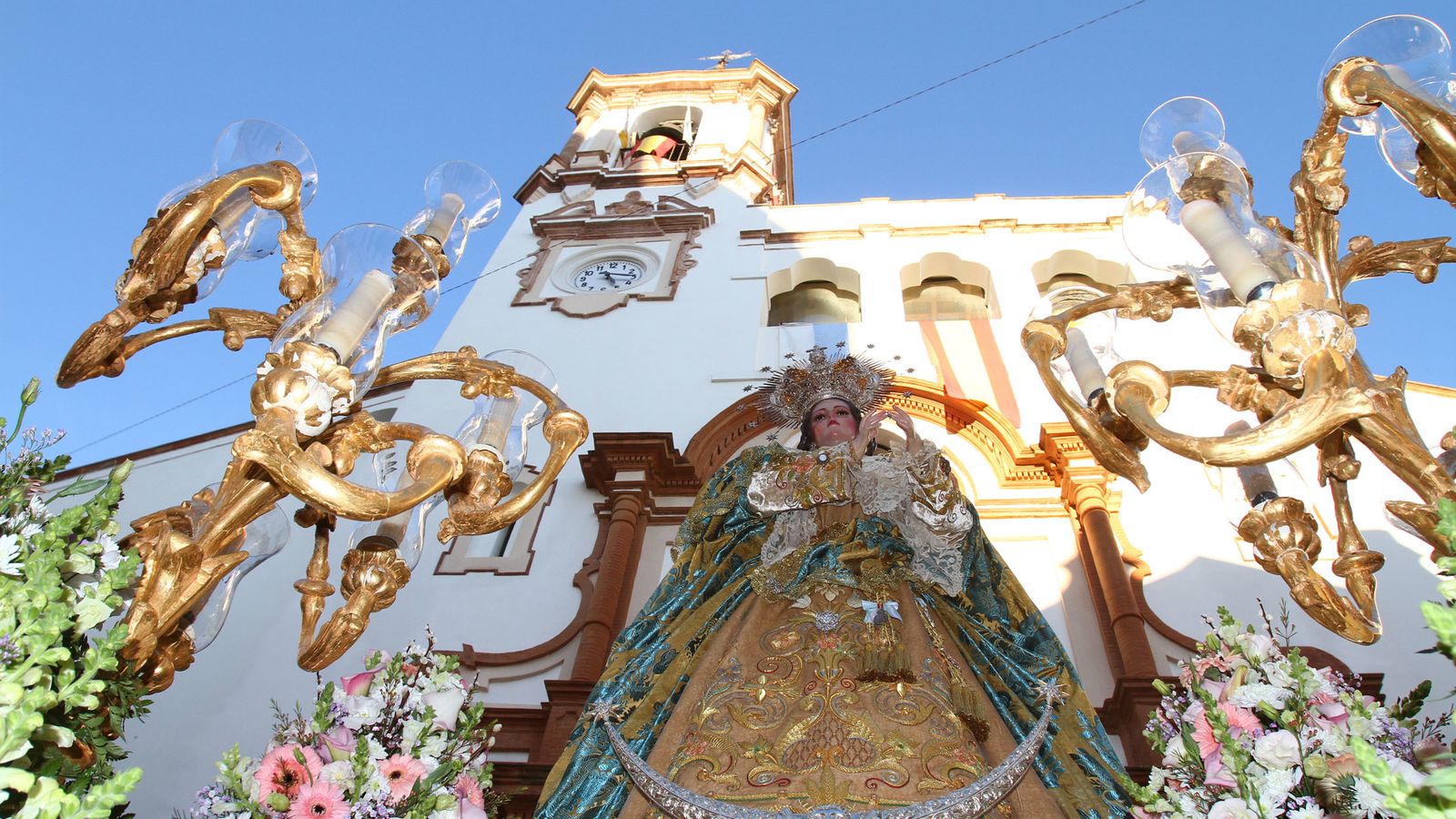 La Purísima Concepción nada más comenzar su procesión.
