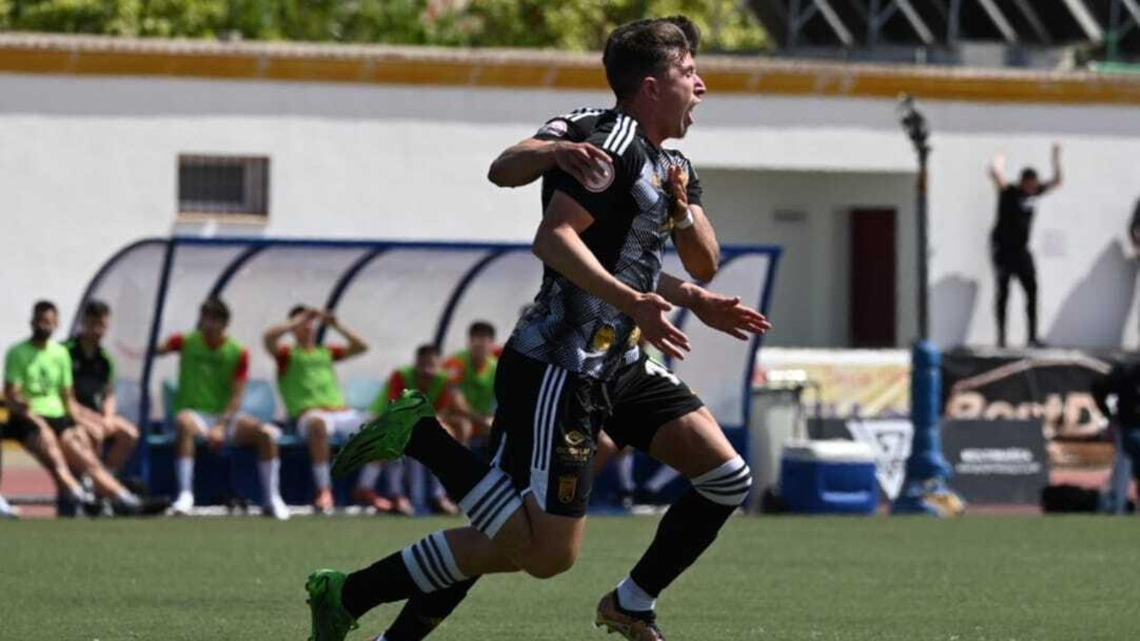 Urri celebra el empate.