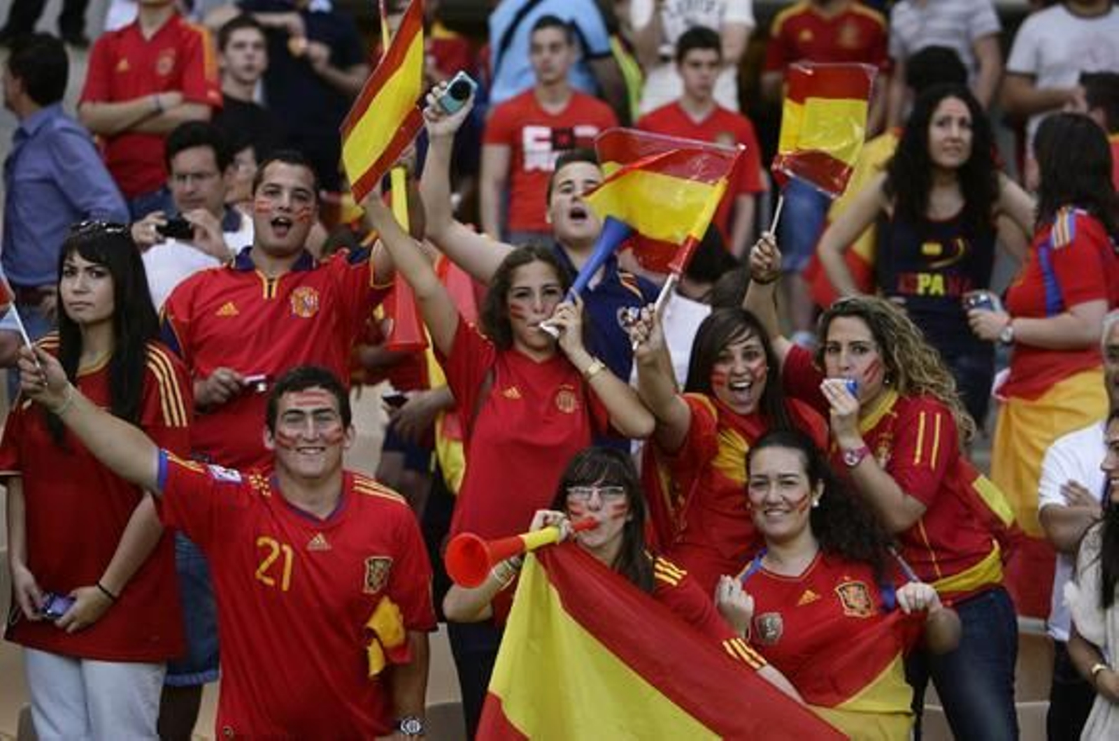 España vence a China gracias a la chispa y la magia de Silva e Iniesta en el último amistoso antes de la Eurocopa.

Foto: Antonio Pizarro