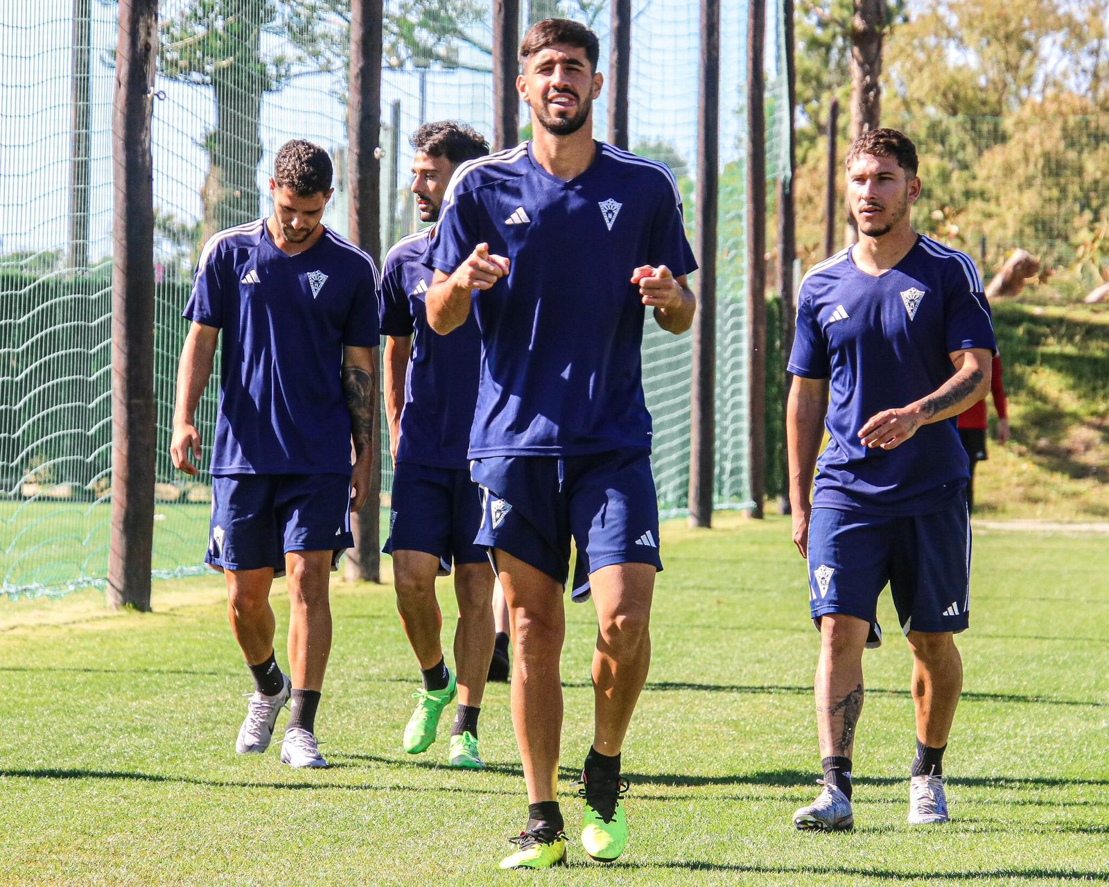 Jugadores del Marbella en la sesión del viernes.