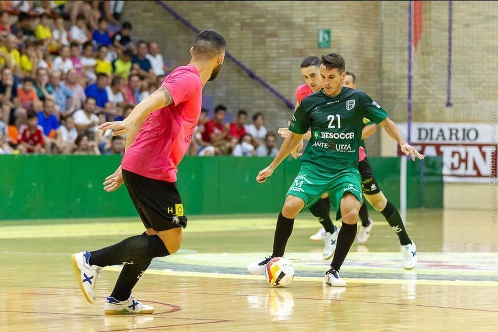 Los jugadores del UMA Antequera, durante su encuentro de pretemporada contra el Jaén.
