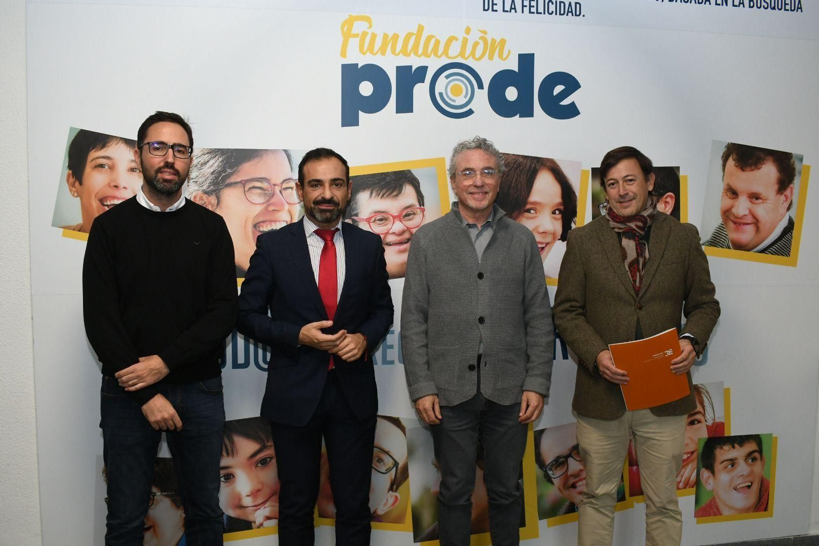 Firma del convenio. Firma del convenio.