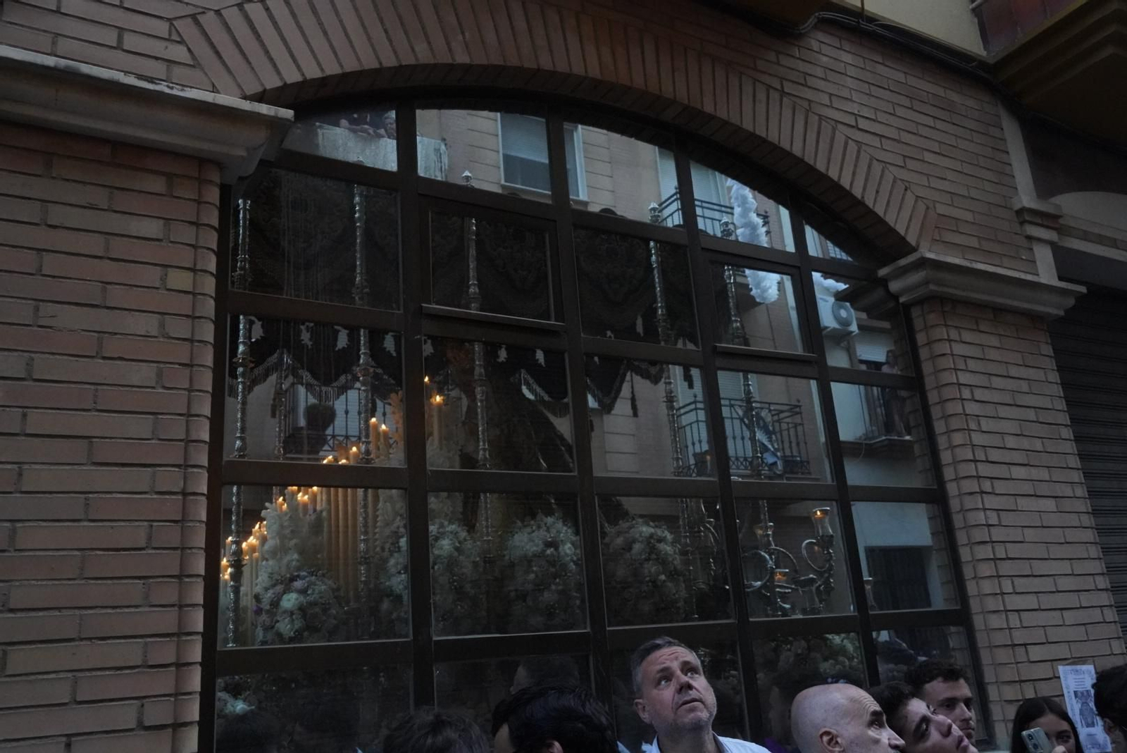 Imágenes de la procesión extraordinaria de la Virgen de la Esperanza por las calles de Huelva
