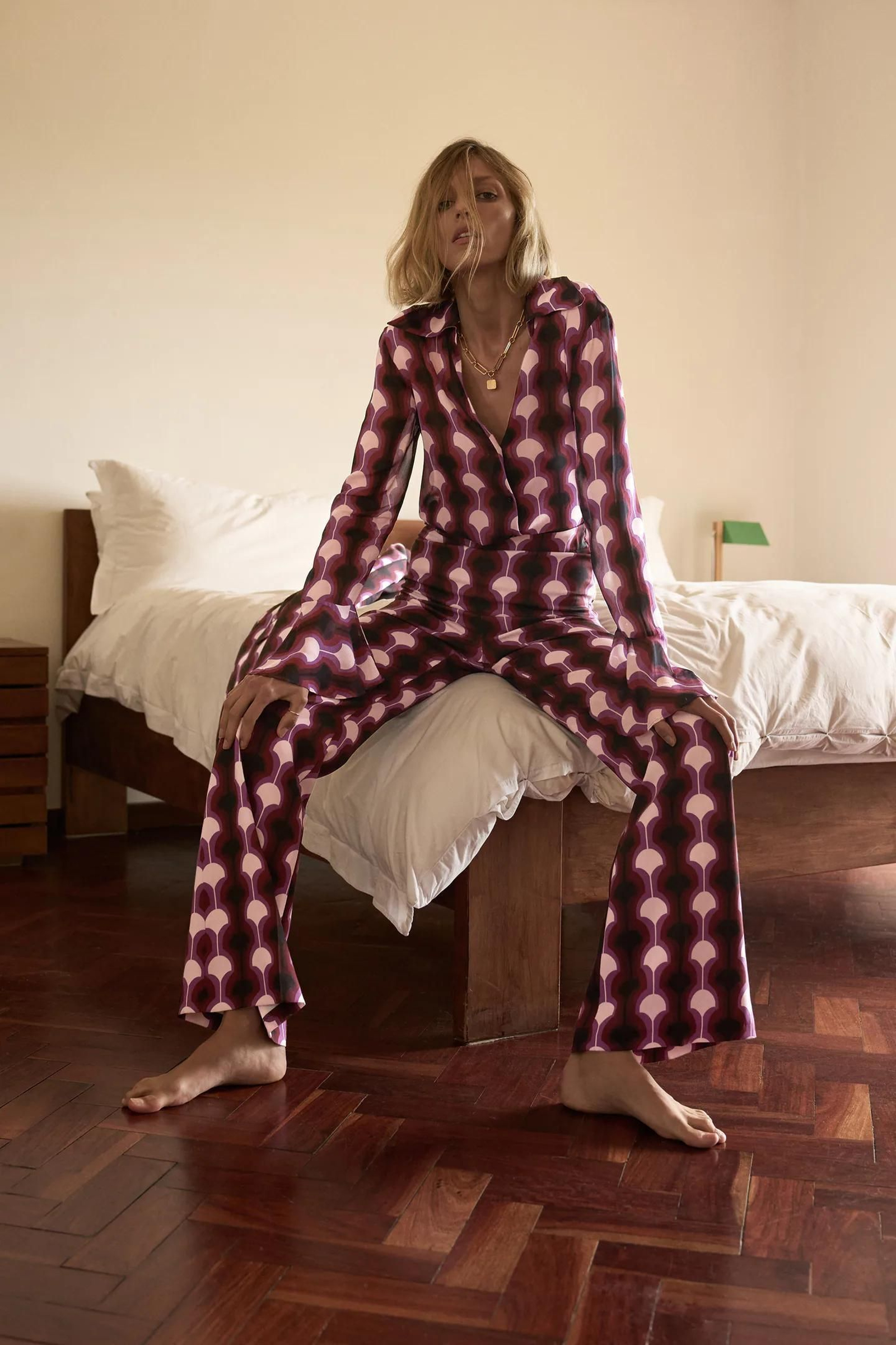 Conjunto con estampado retro de Zara.