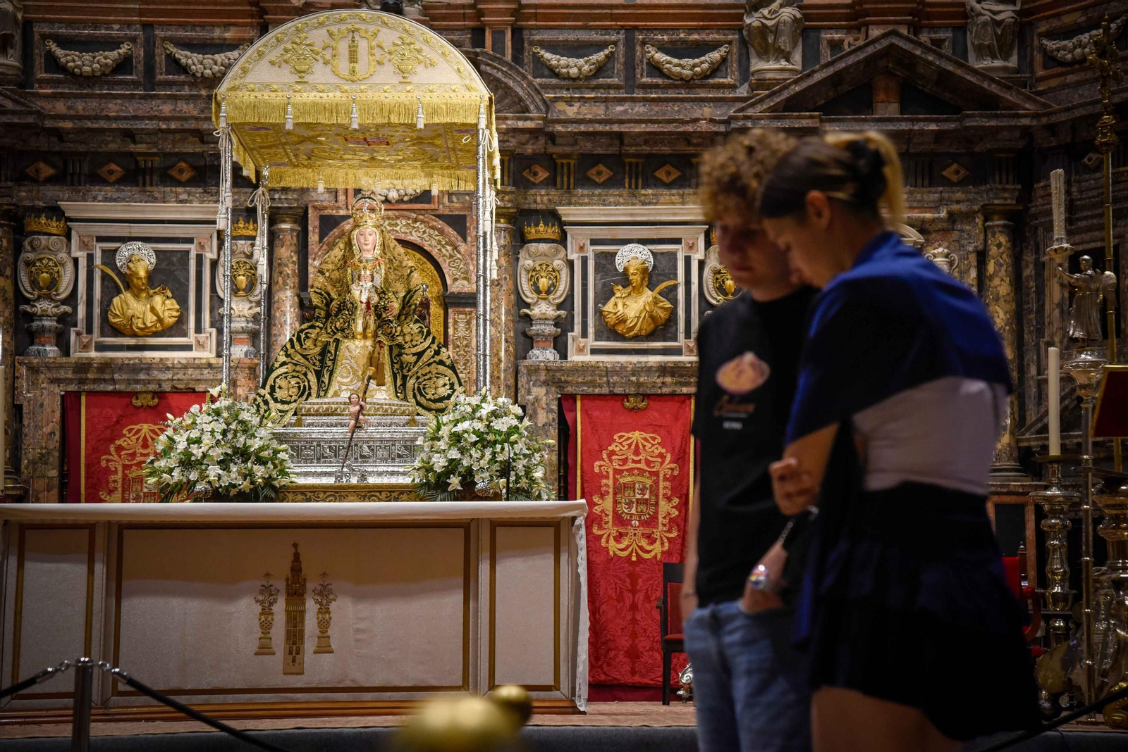 La Virgen de los Reyes, ya dispuesta para la procesión