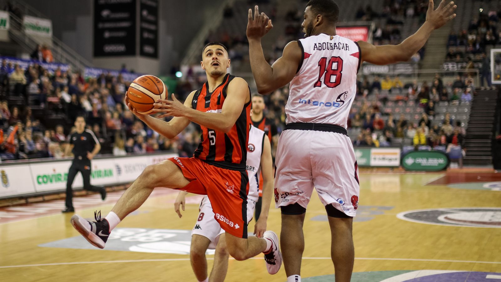 Carlos Cort, en una penetración a canasta