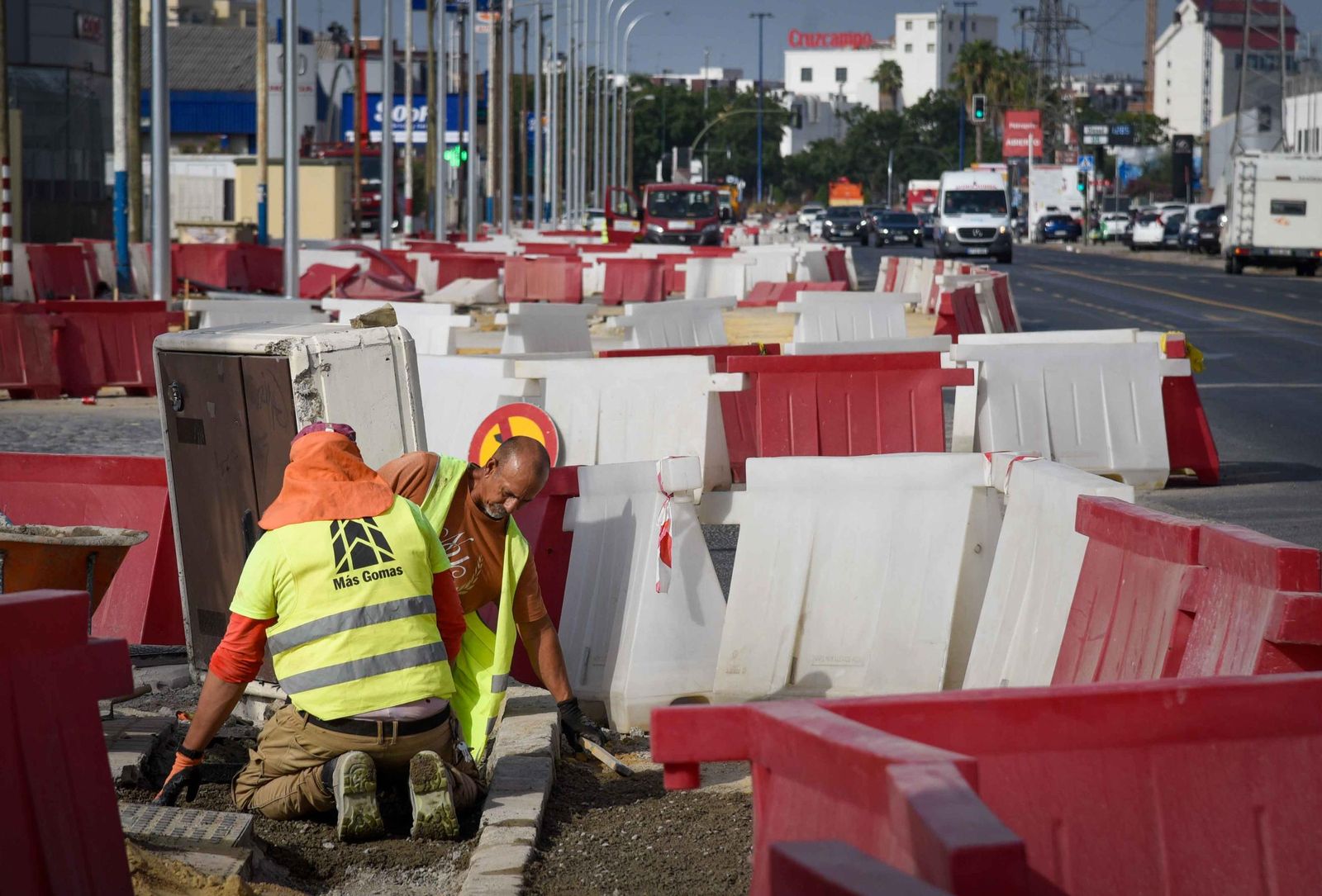 Fotografías de las obras en Sevilla Este por el tranvibús