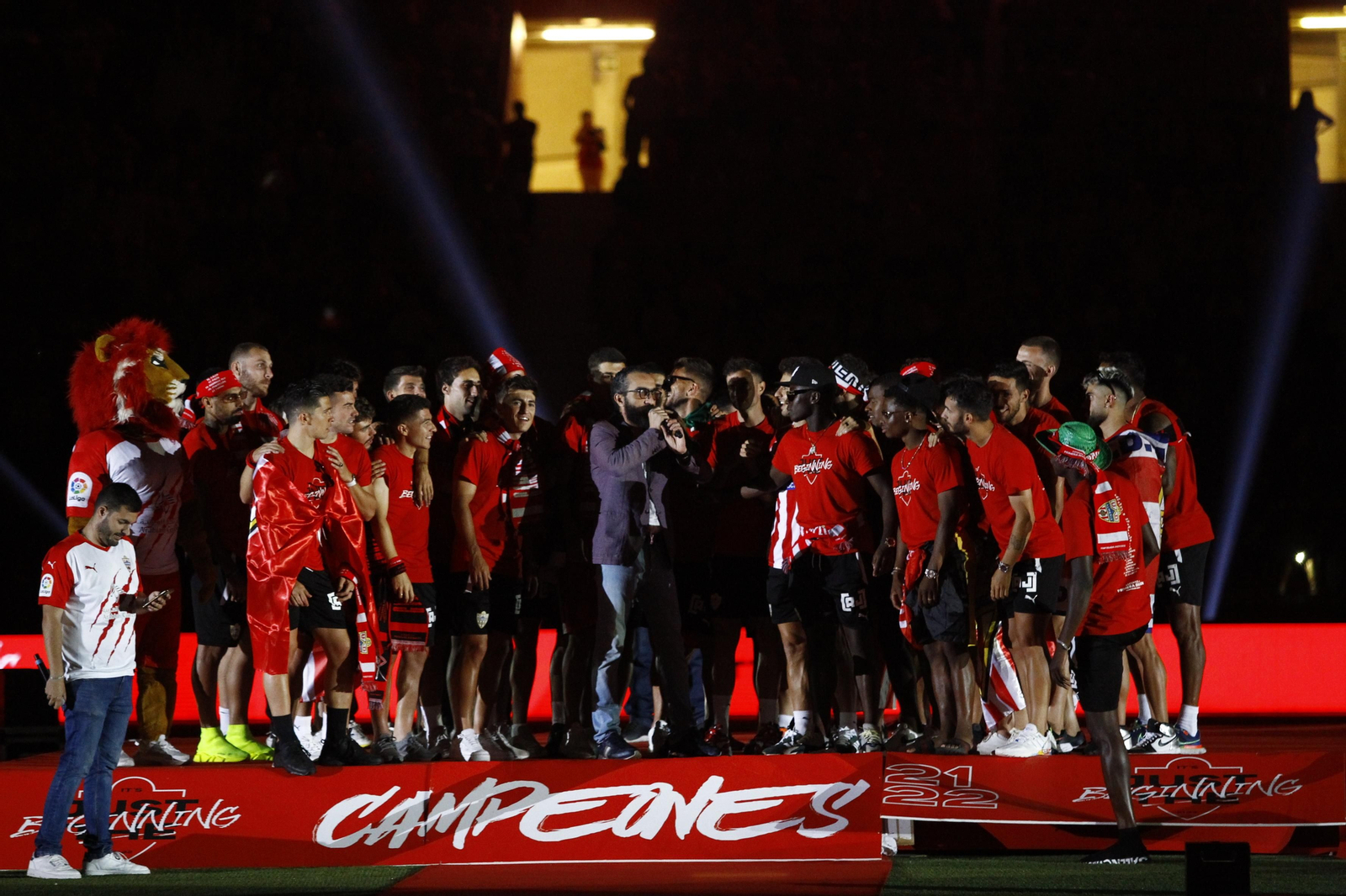 Las imágenes de la fiesta del ascenso de la U.D. Almería en el Estadio Mediterráneo.