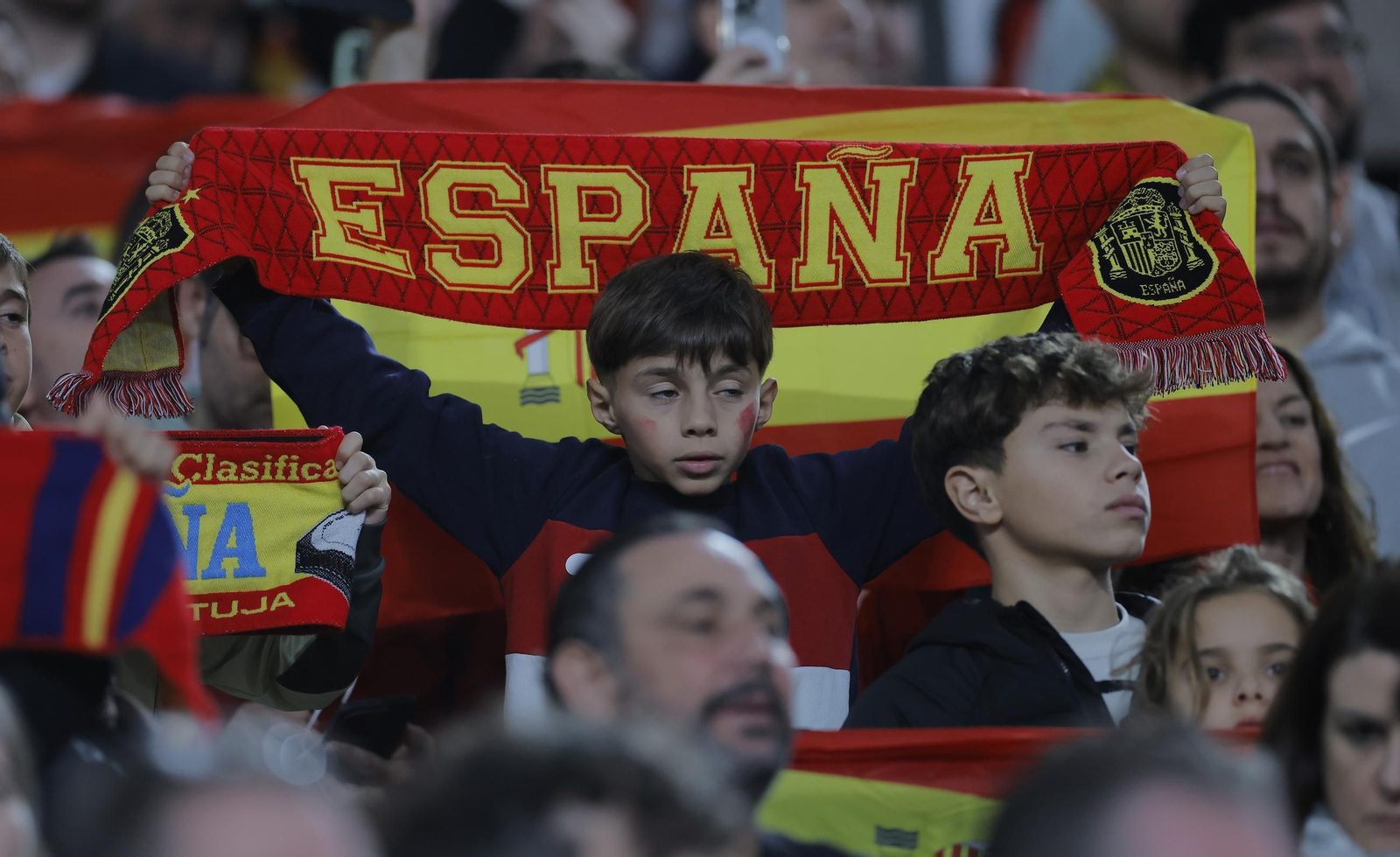 Búscate en las fotos del España - Turquia