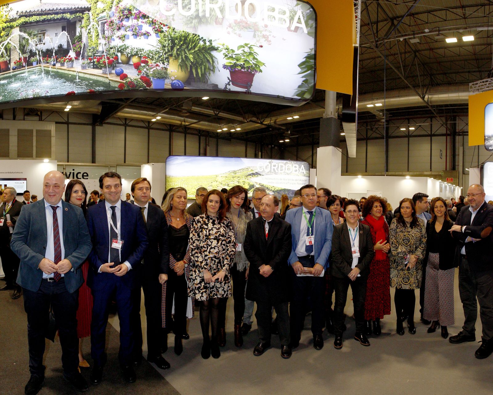 Representantes institucionales en el expositor de Córdoba en Fitur.