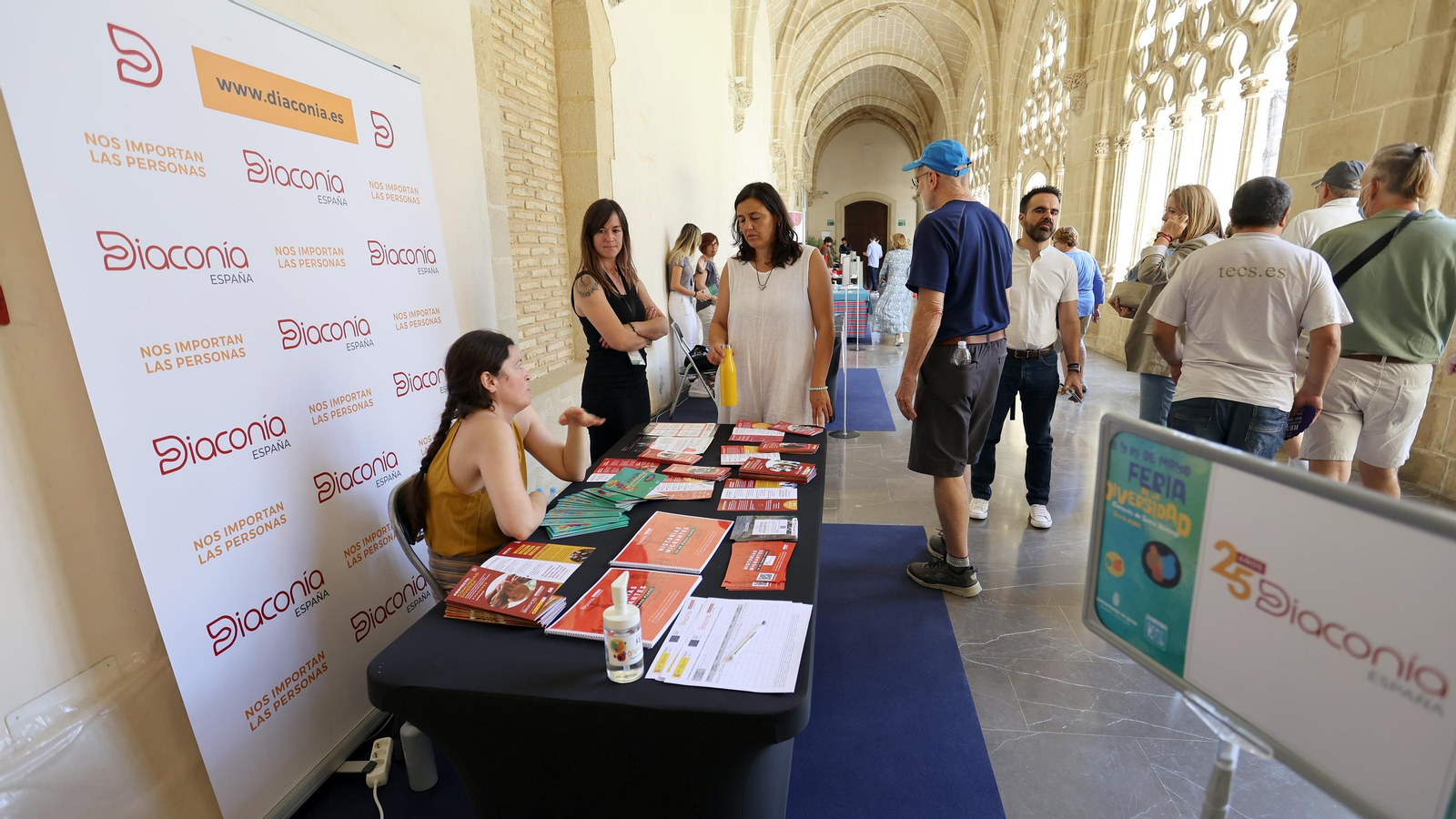 Imágenes de la Feria de la Diversidad en Los Claustros de Santo Domingo