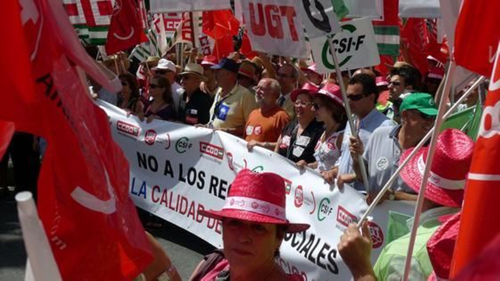 Huelga de funcionarios celebrada en Málaga contra el reajuste salarial impuesto por el Gobierno.


Foto: J.A.N.