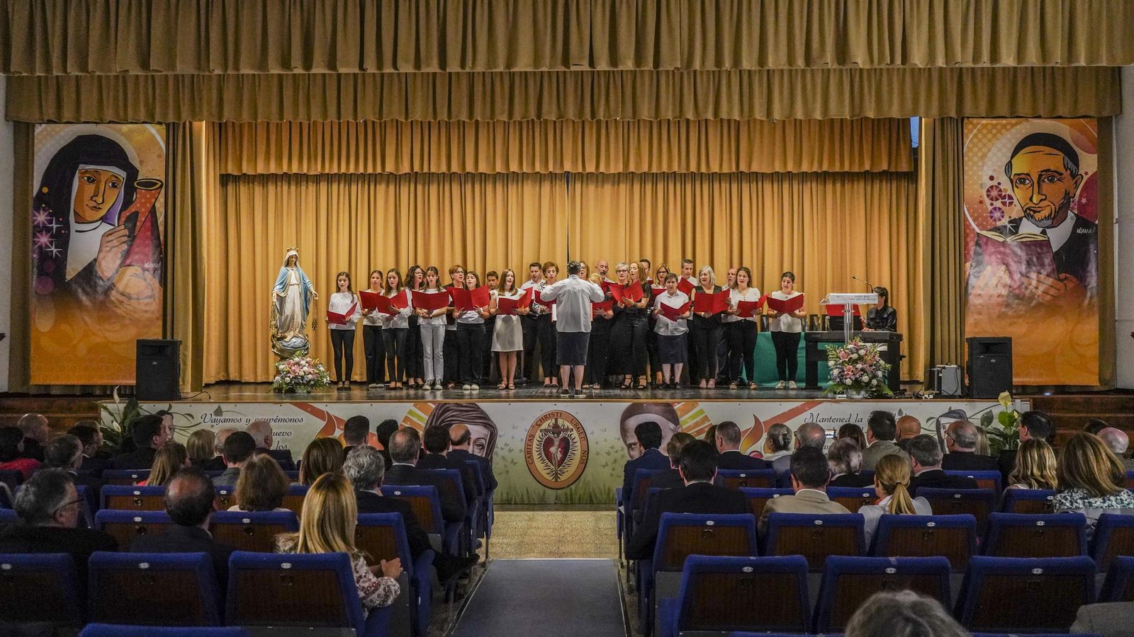 El acto ha tenido lugar en el Salón de Actos del Colegio Regina Mundi