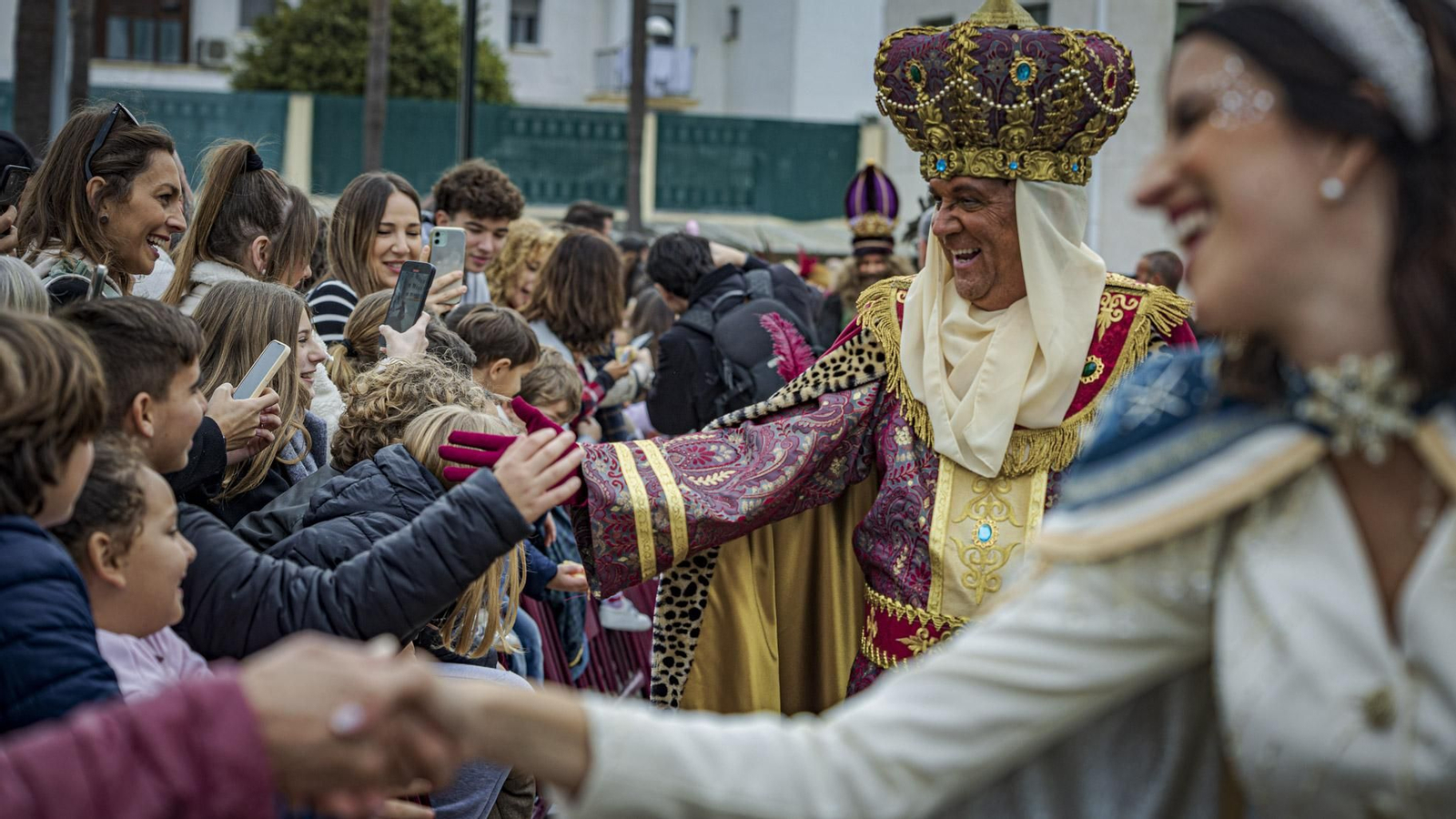 Las imágenes de SS.MM. los Reyes Magos en Cádiz: Visitas y cabalgata