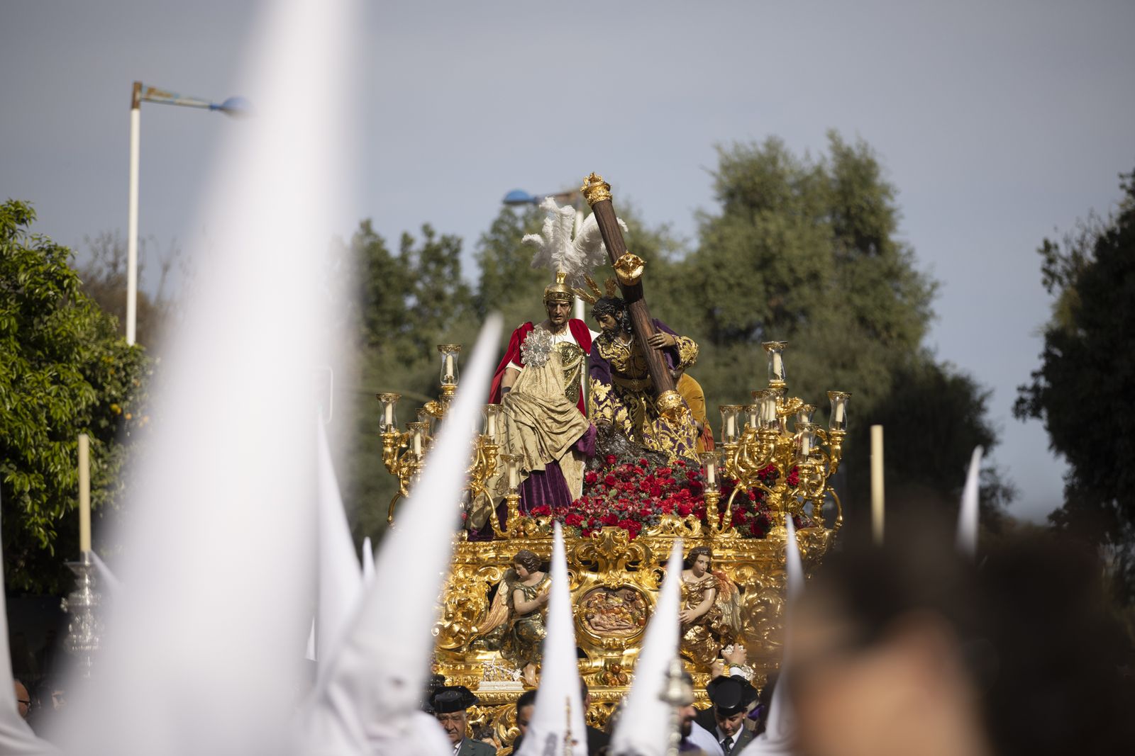 Lunes Santo: Tres Caídas en Huelva, en imágenes