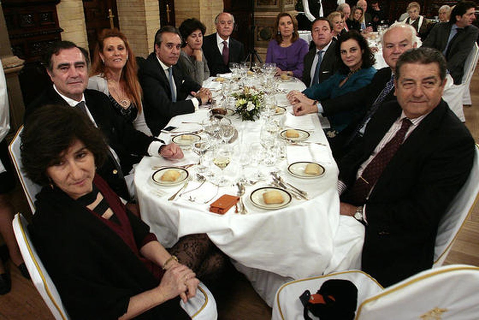 Ana Hernández Callejas, José Ramón Estévez, Marisa Cuñado, Ramón Ybarra, Carmen Canorea, Ramón Valencia, Concepción Halcón, José Antonio García de Tejada, Verónica Lora, Alfonso Guajardo-Fajardo y José María González Valverde. / Reportaje gráfico: Antonio Pizarro / Juan Carlos Muñoz / Juan Carlos Vázquez