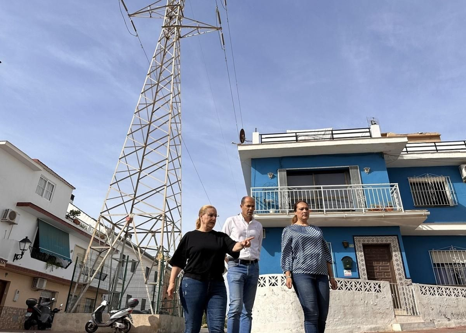 La visita institucional a la barriada Los Pacos.
