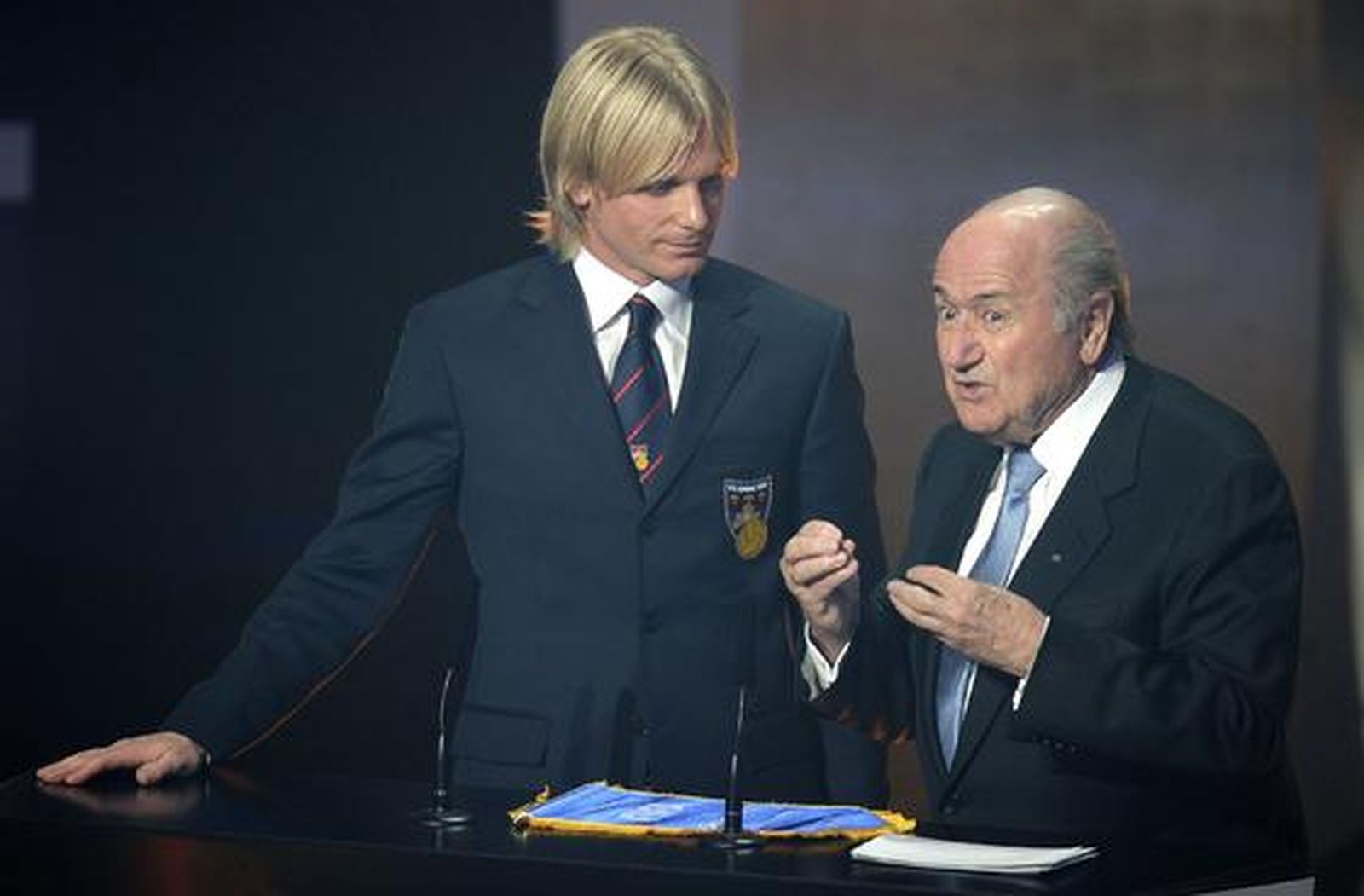 Lionel Messi logra su tercer Balón de Oro con 24 años. / AFP