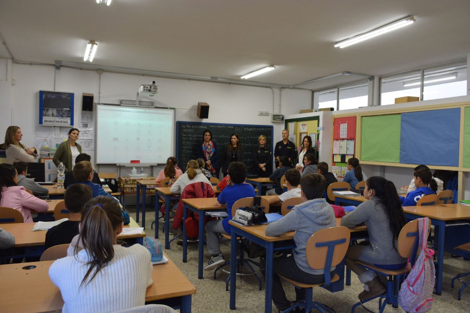 Alumnos del colegio Gabriel Arenas durante una charla.