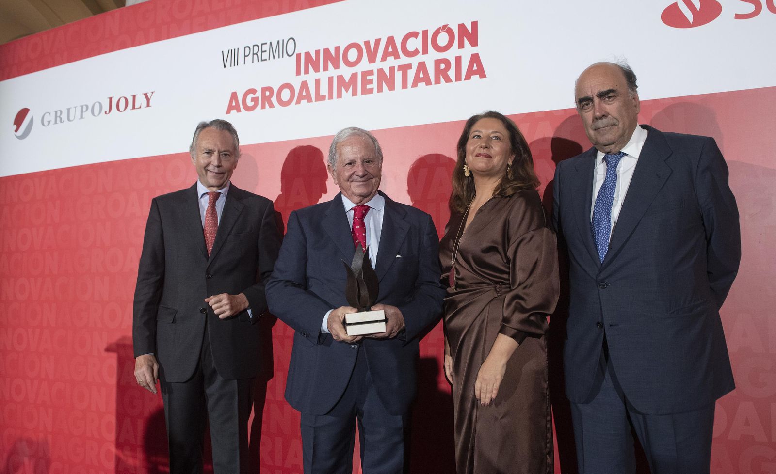 José Joly, presidente de Grupo Joly; José Gandía, presidente de SAT Royal; Carmen Crespo, consejera de Agricultura, Pesca, Agua y Desarrollo Rural; y Luis Isasi, presidente de Santander España