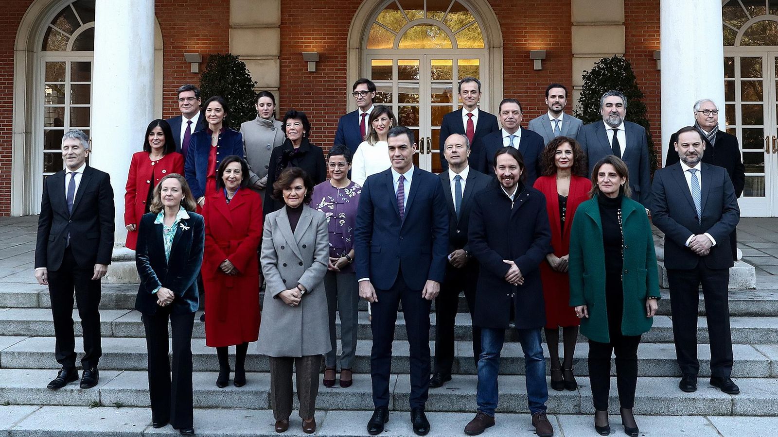 Foto de familia del primer Gobierno de coalición.