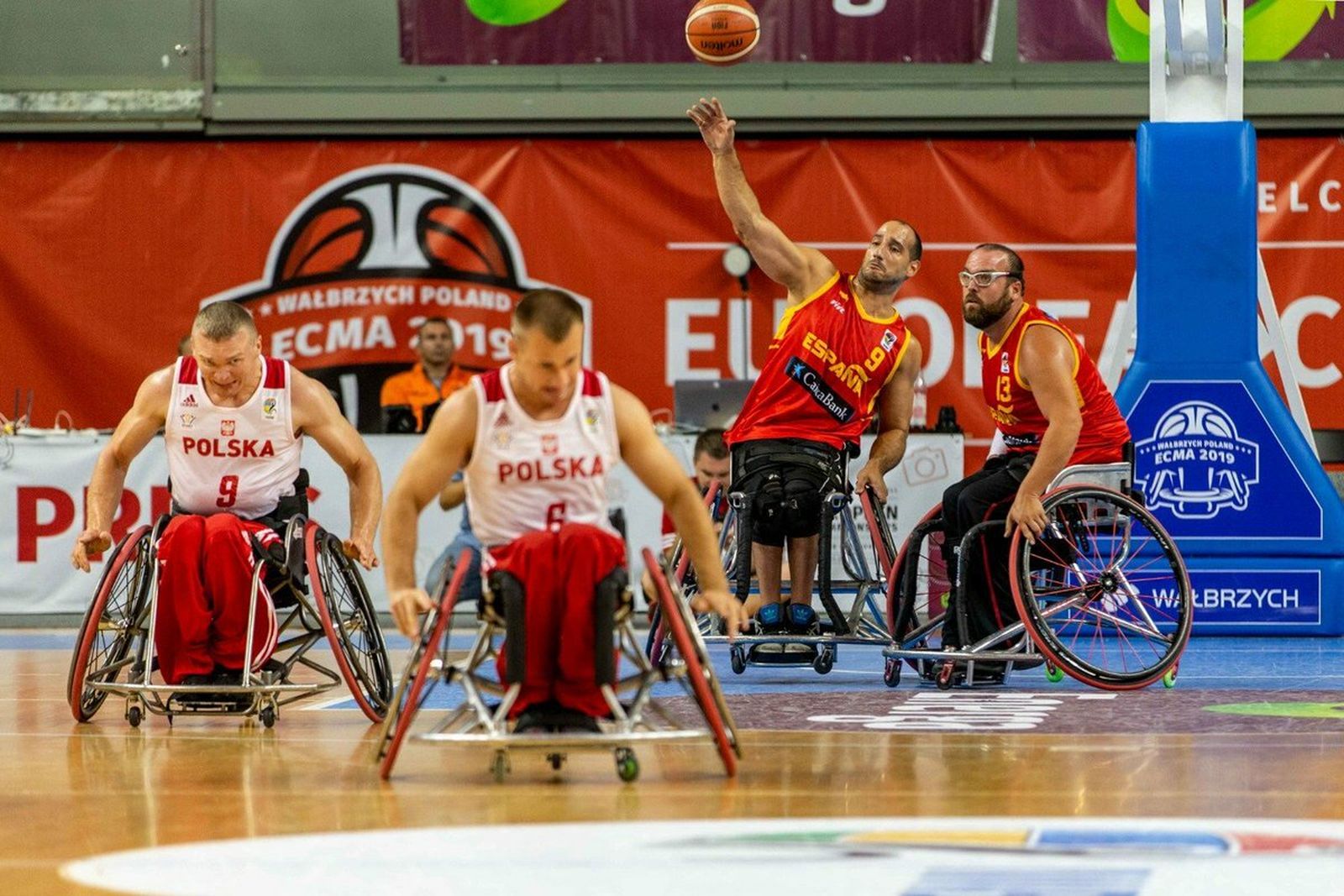 Alejandro Zarzuela, lanzando un contraataque en el partido contra Polonia.