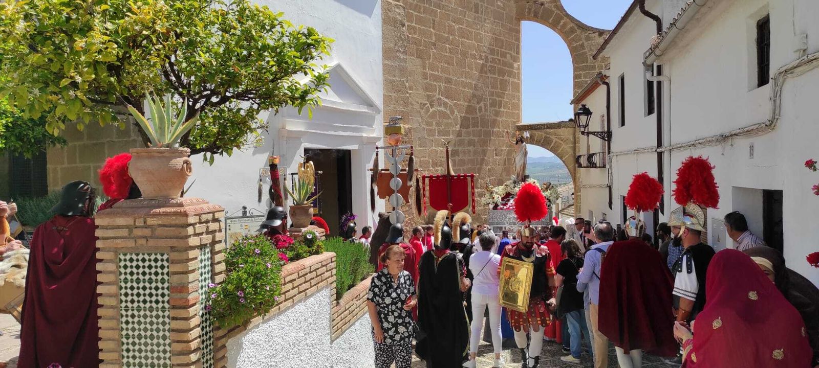 La procesión de Nuestro Padre Jesús Resucitado de Iznájar, en imágenes