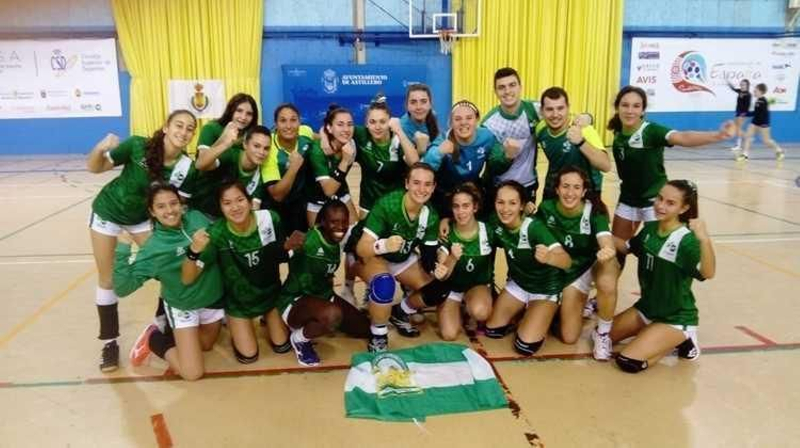 Las integrantes del cadete femenino de Andalucía, con la algecireña Laura Pérez