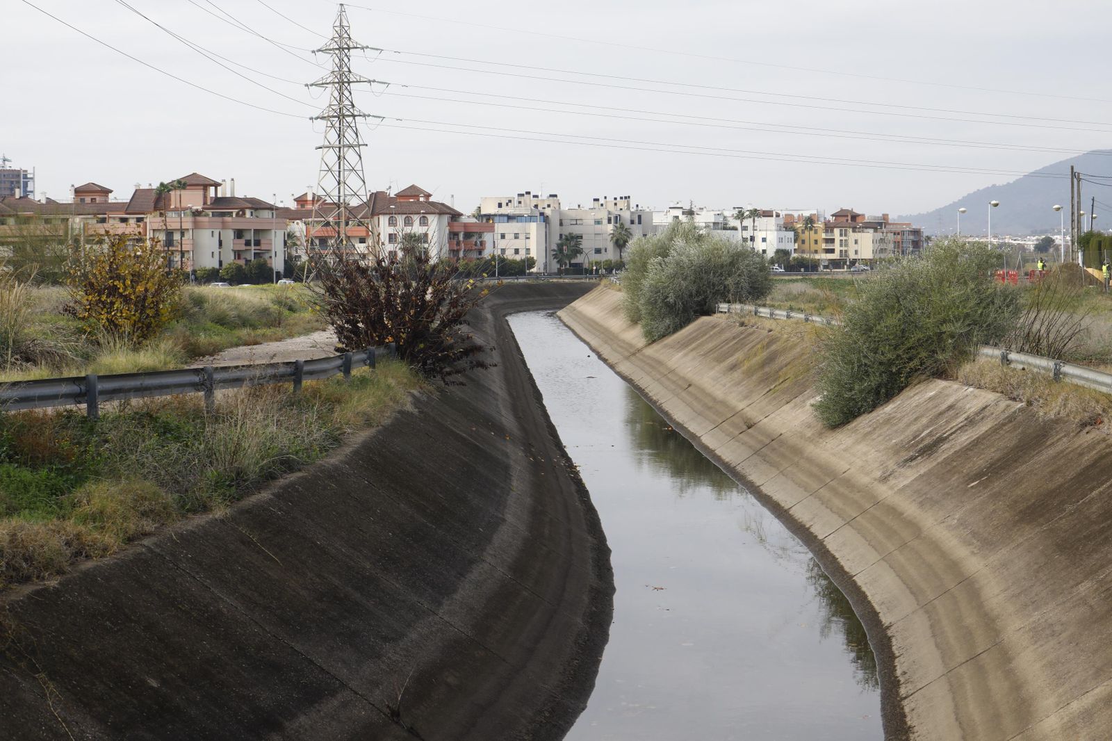 El canal del Guadalmellato, a su paso por la capital.