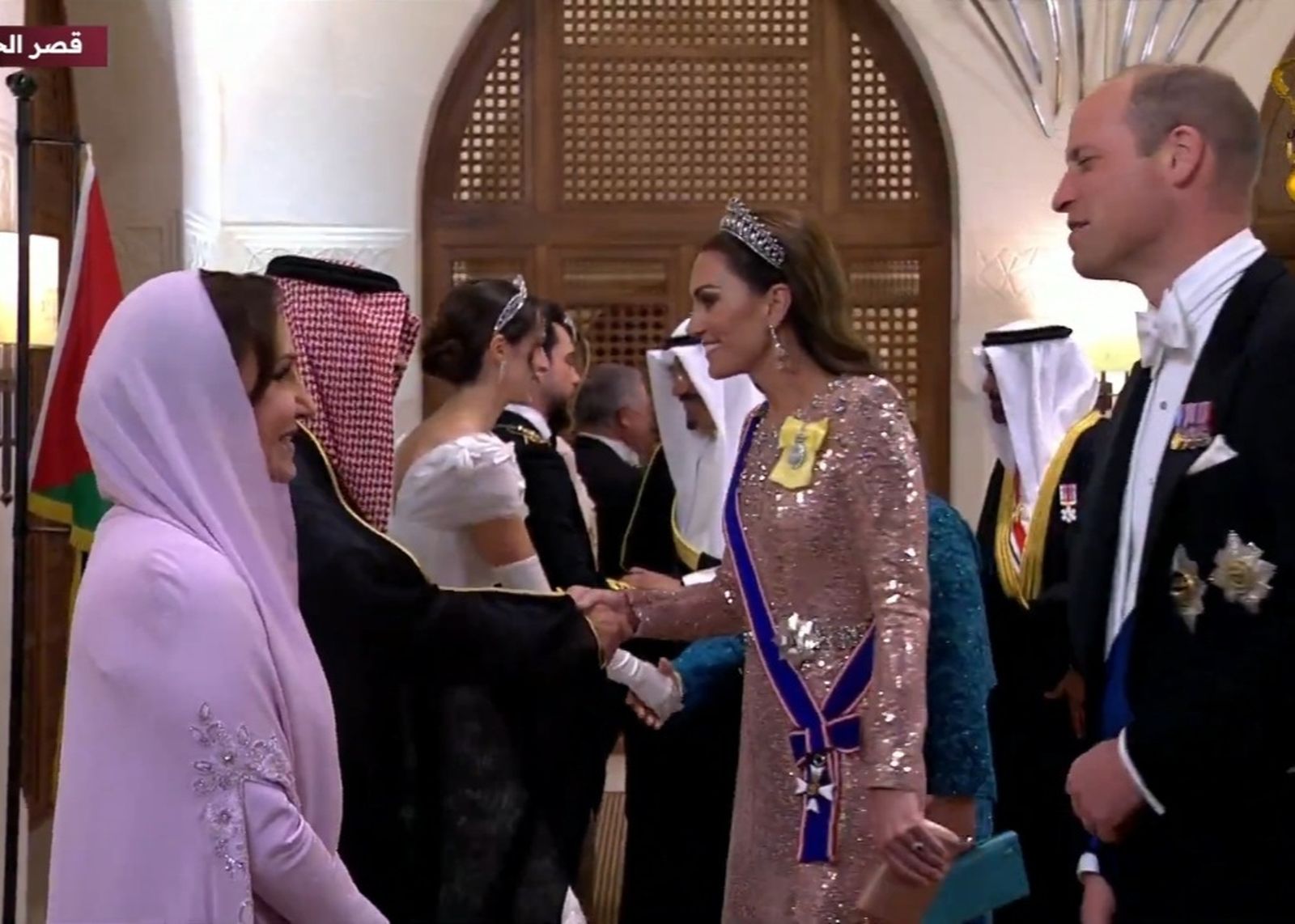 La princesa de Gales habla con los padres de Rajwa, convertida en heredera jordana junto a su esposo
