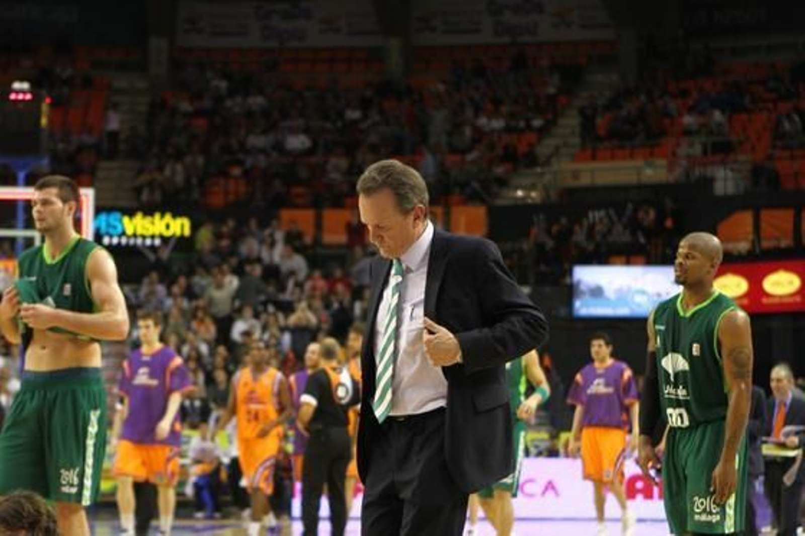 El Unicaja cae ante el Valencia lastrado por una mala primera parte. / LOF