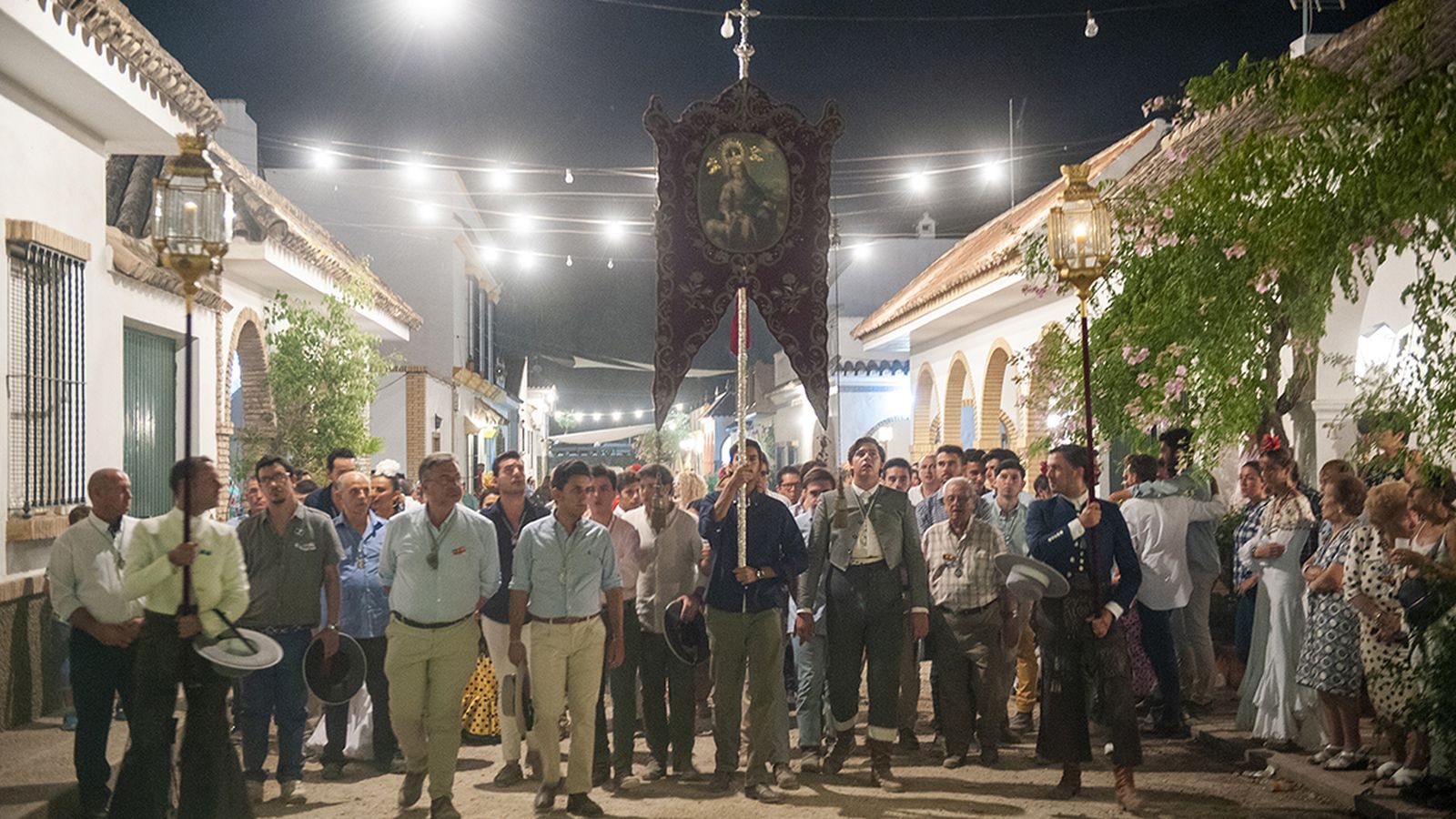 El Simpecado por la aldea de Los Pajares