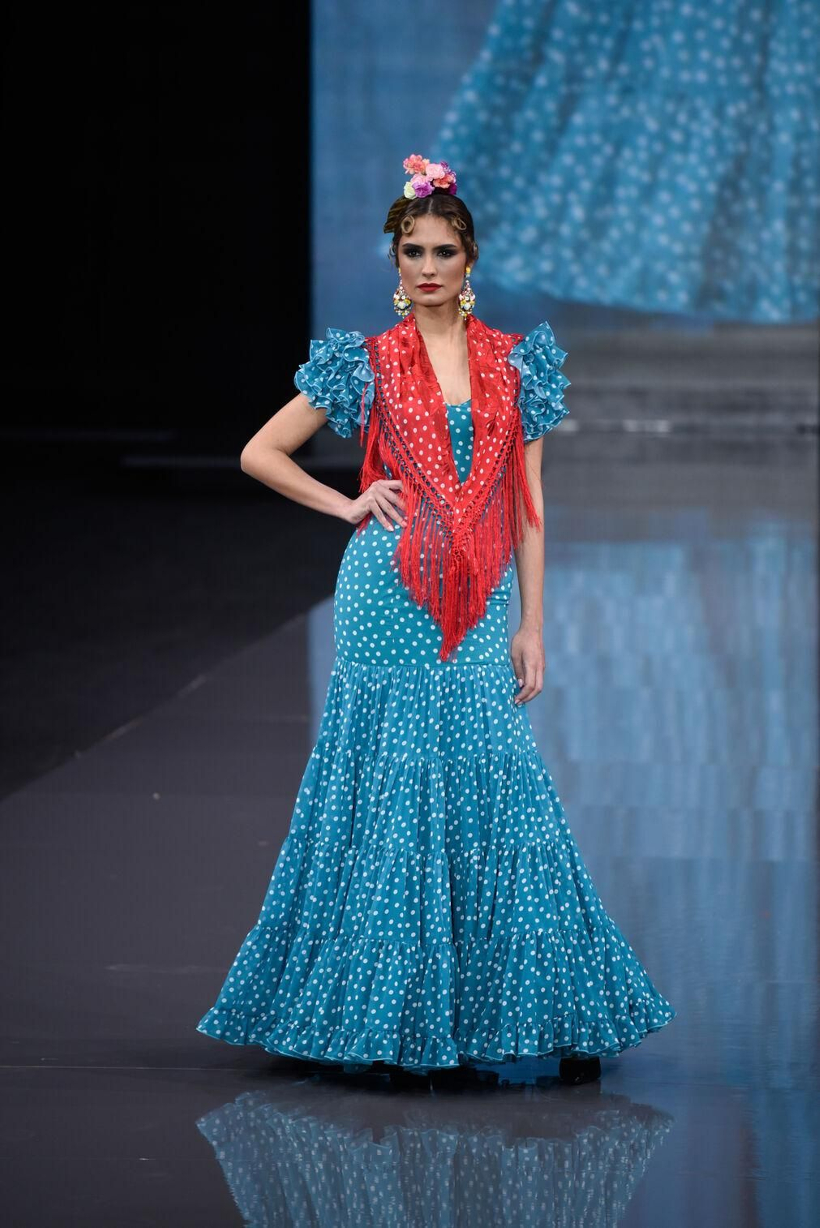 Mangas a la sisa en un diseño de Pilar Vera visto en SIMOF. Todas las tendencias en moda flamenca de SIMOF 2023, en imágenes