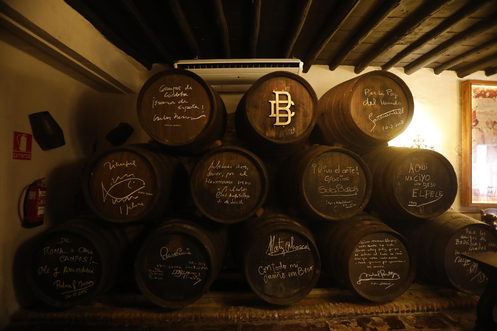 En fotos, visitamos el restaurante de Córdoba con más autógrafos de famosos