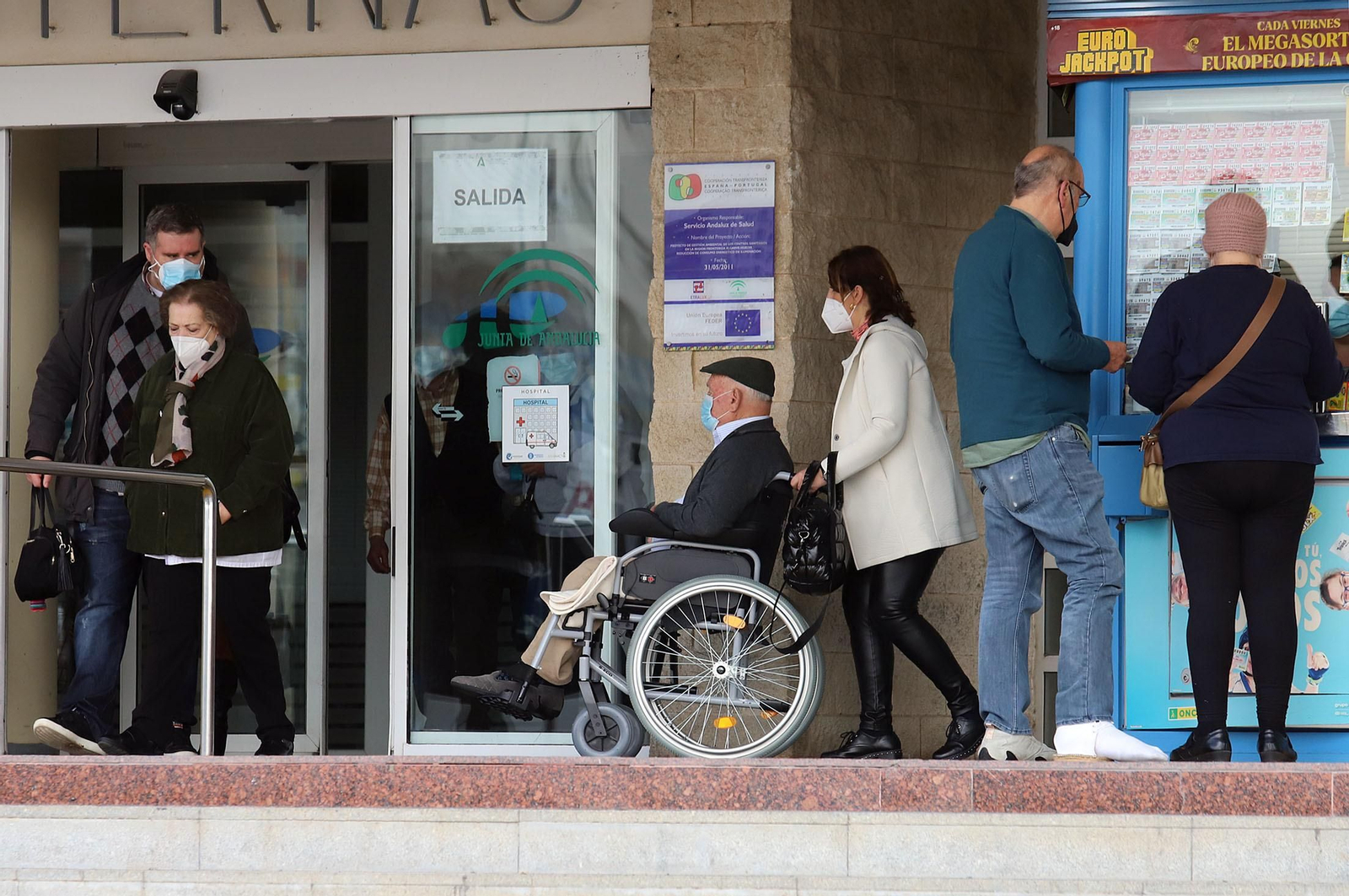 Inmediaciones del Hospital Juan Ramón Jiménez.